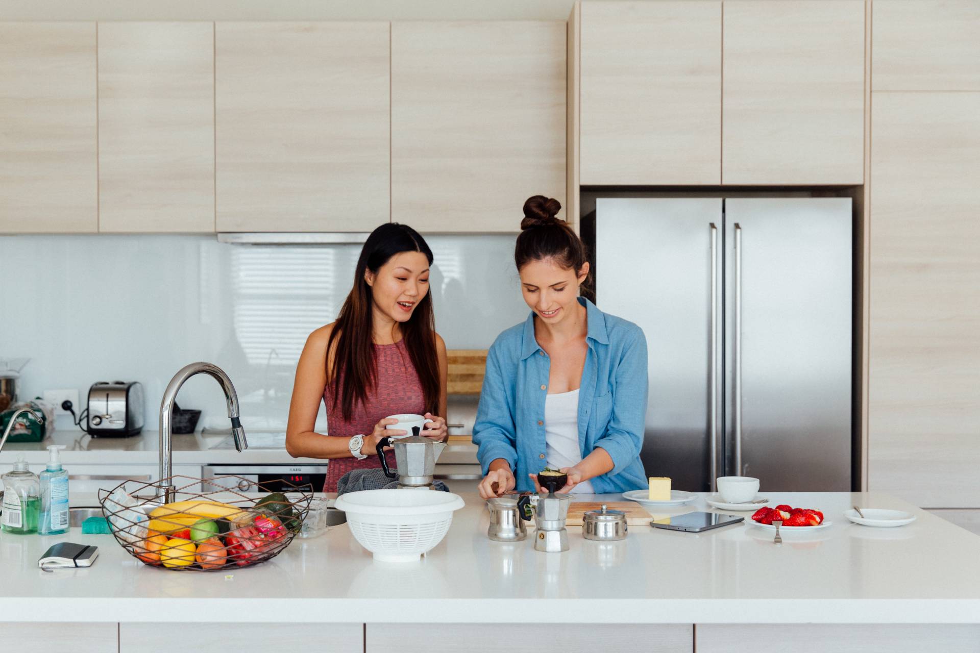 two-friends-make-brunch